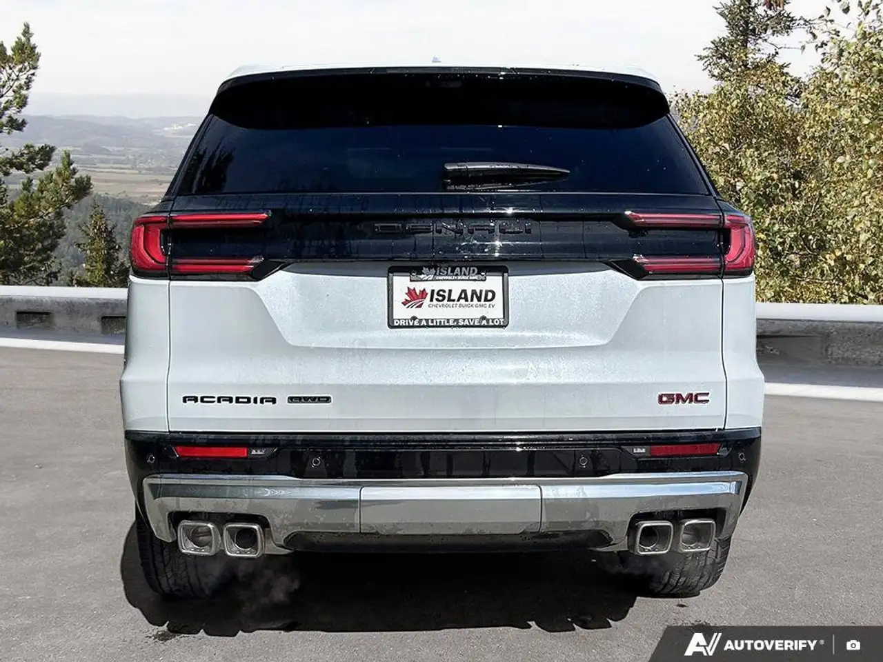 GMC Acadia снимка GMC Acadia