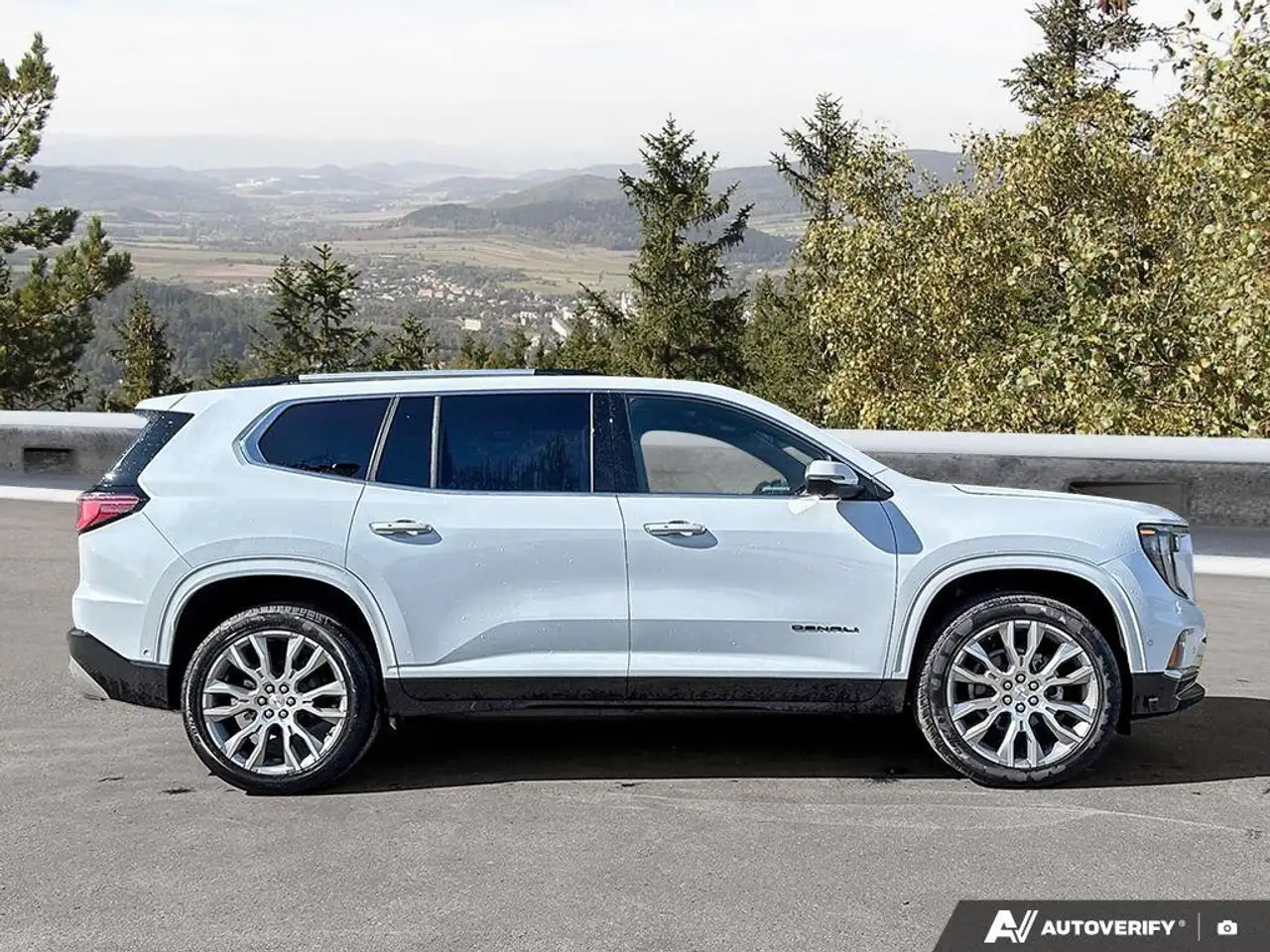 GMC Acadia снимка GMC Acadia