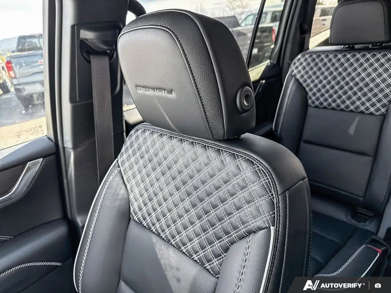 GMC Acadia снимка GMC Acadia