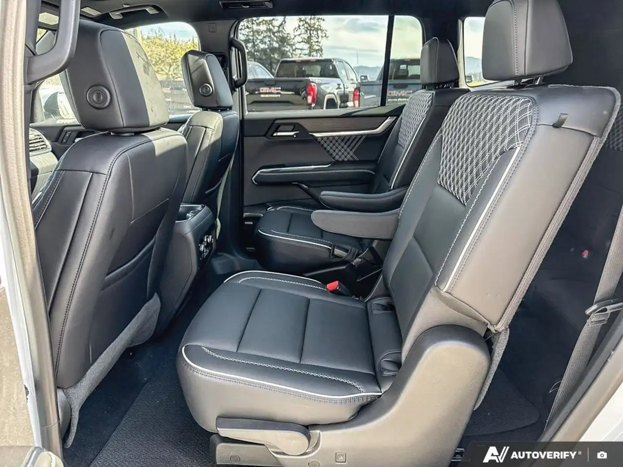 GMC Acadia снимка GMC Acadia