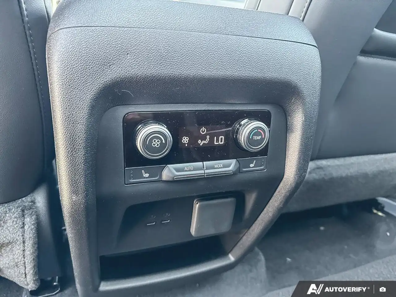 GMC Acadia снимка GMC Acadia
