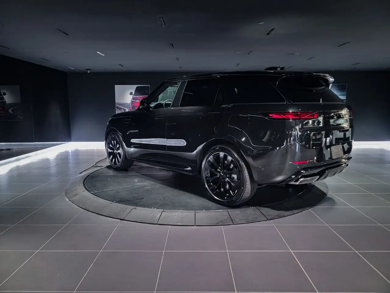 Land Rover Range Rover Sport снимка Land Rover Range Rover Sport