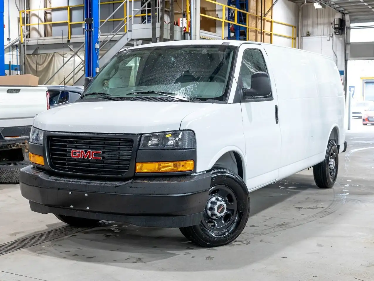 GMC Savana 2500 photo GMC Savana 2500