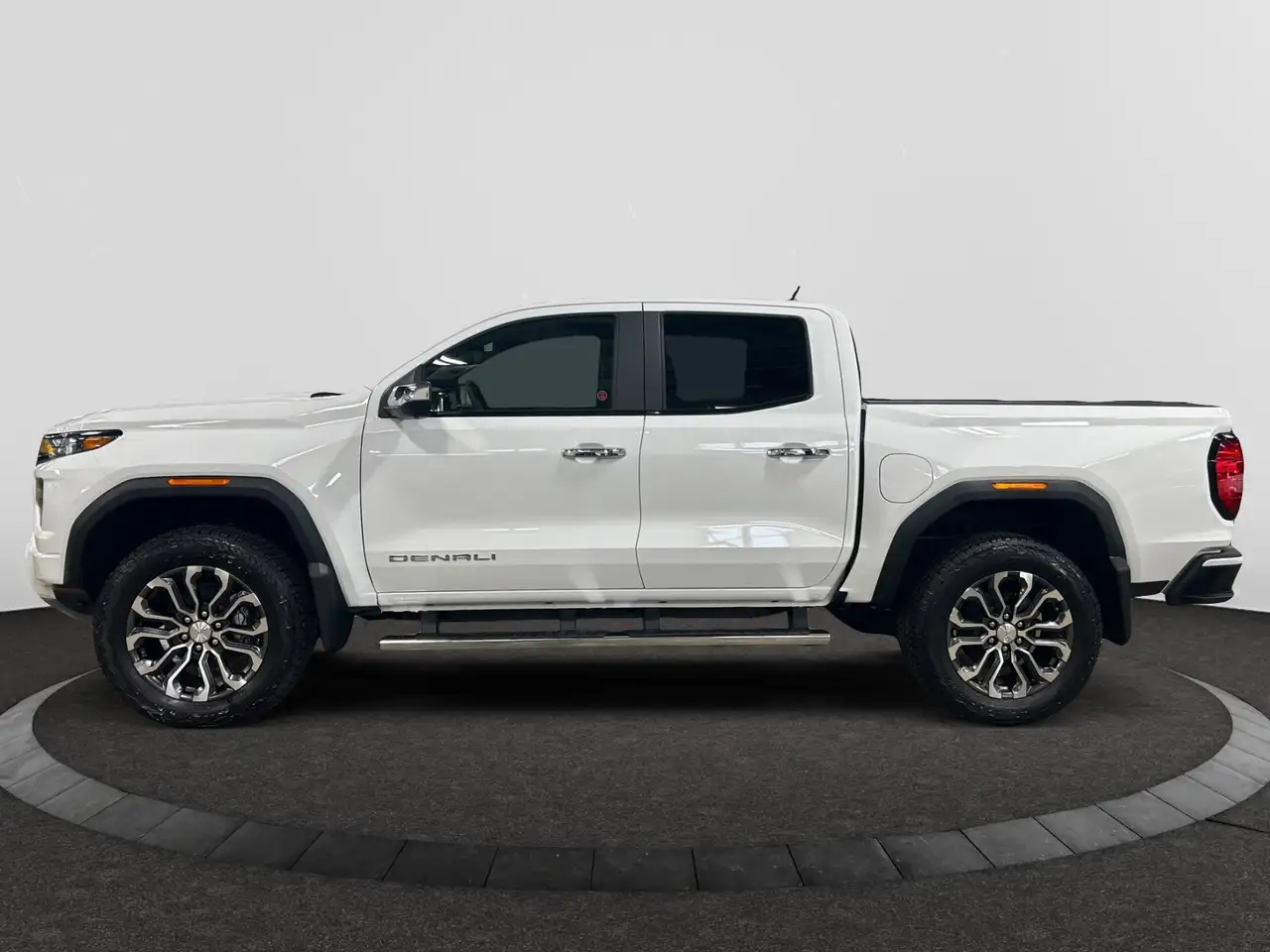 GMC Canyon снимка GMC Canyon