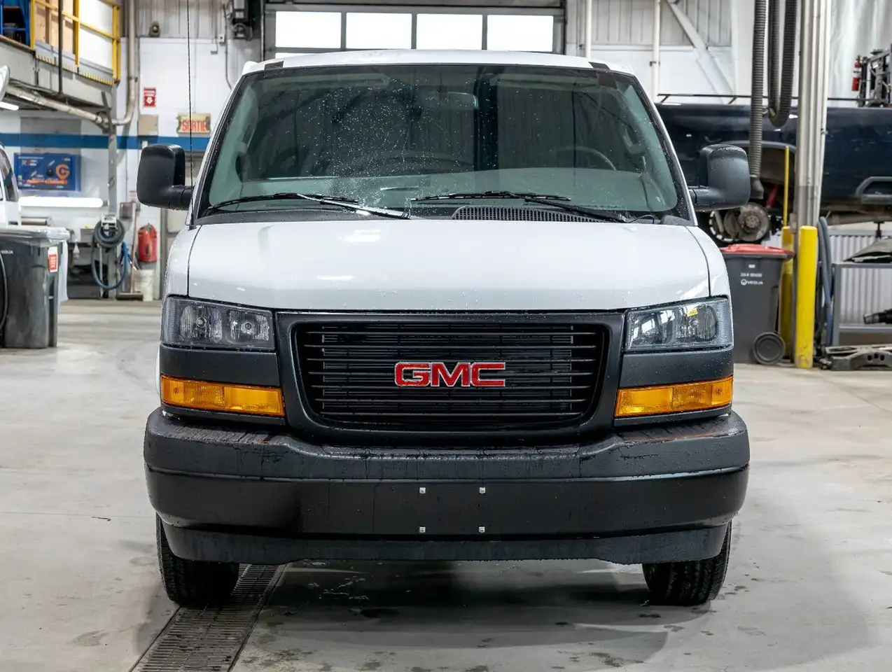 GMC Savana 2500 photo GMC Savana 2500