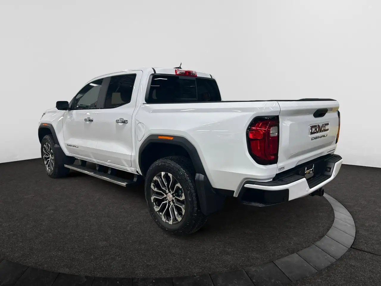 GMC Canyon снимка GMC Canyon