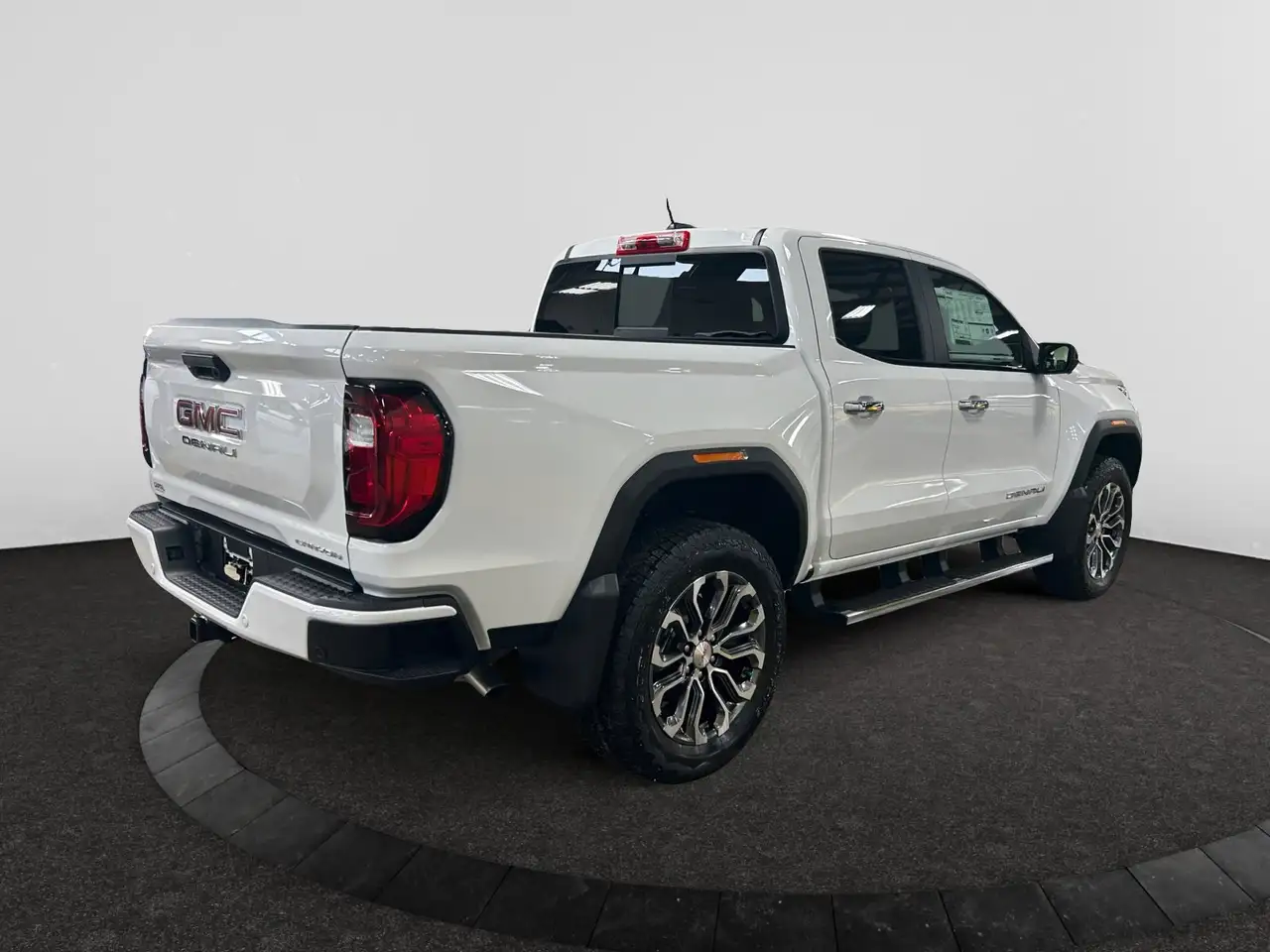 GMC Canyon снимка GMC Canyon