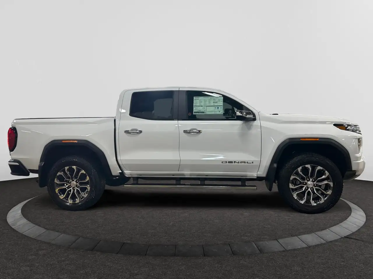 GMC Canyon снимка GMC Canyon