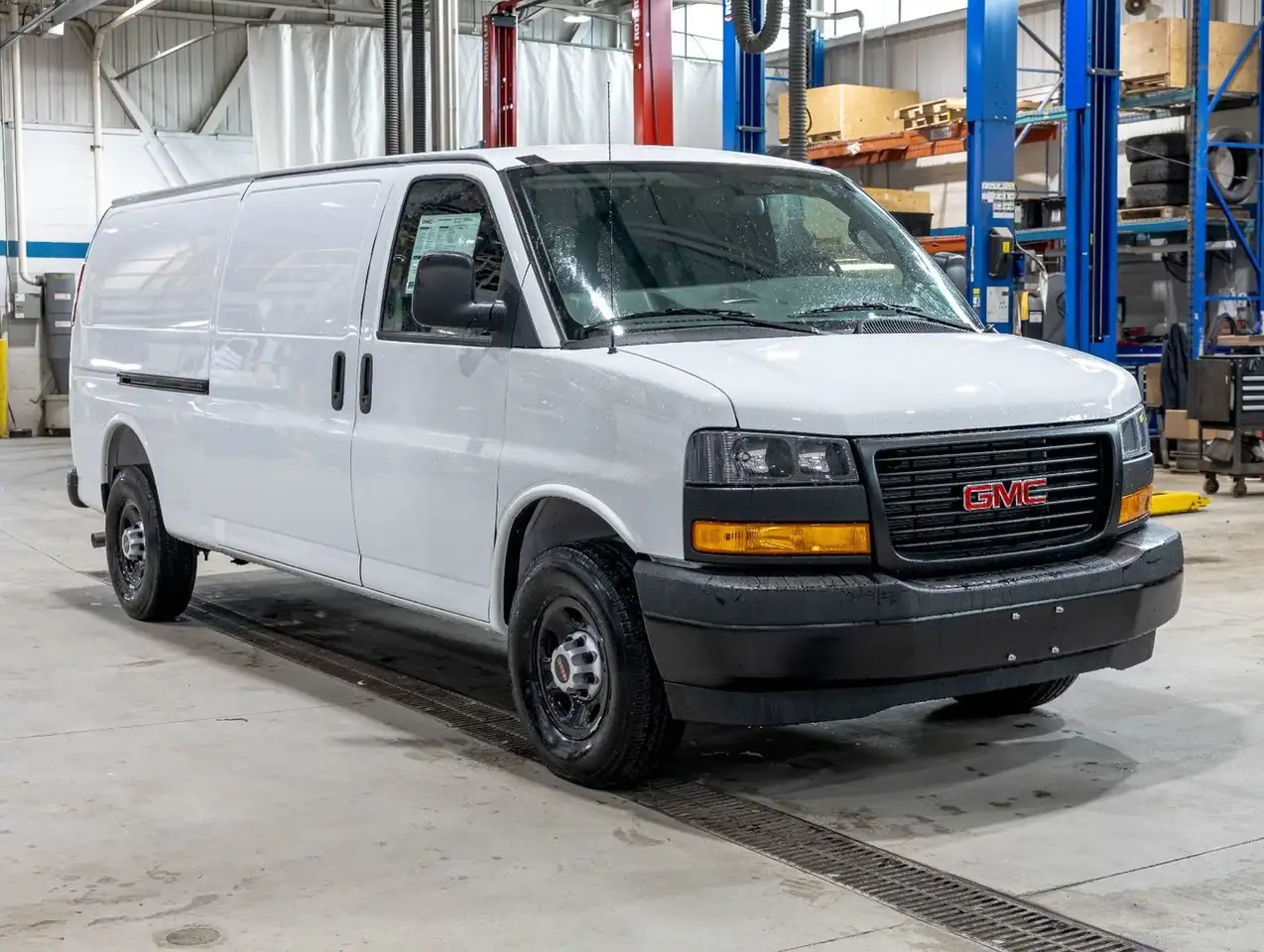 GMC Savana 2500 photo GMC Savana 2500