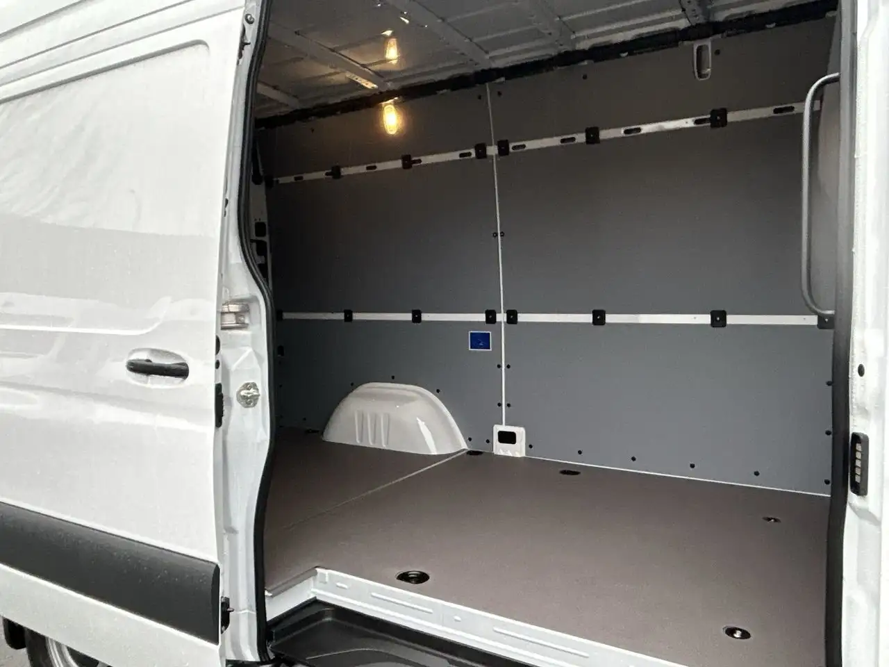 Mercedes-Benz Sprinter снимка Mercedes-Benz Sprinter