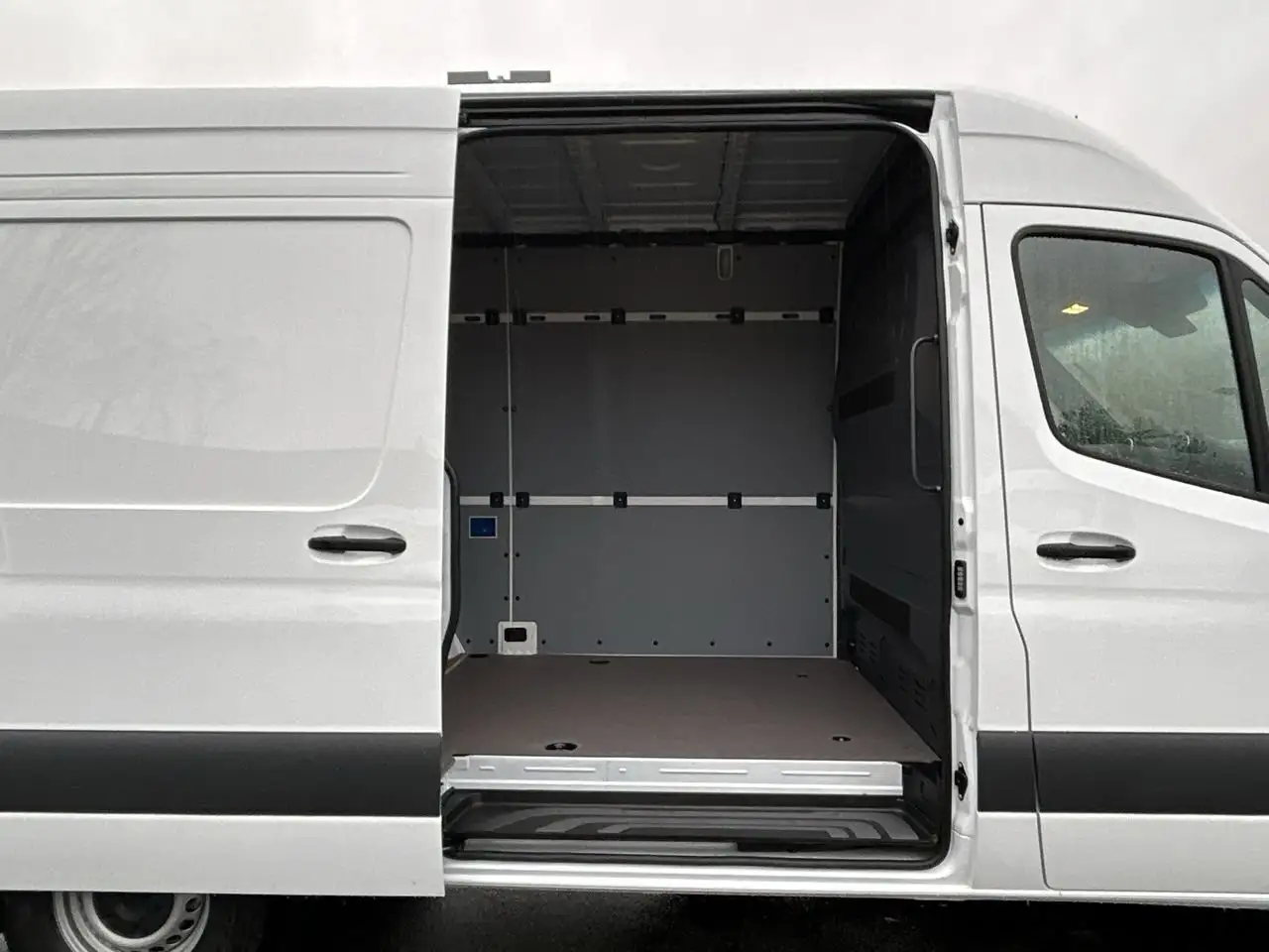 Mercedes-Benz Sprinter снимка Mercedes-Benz Sprinter