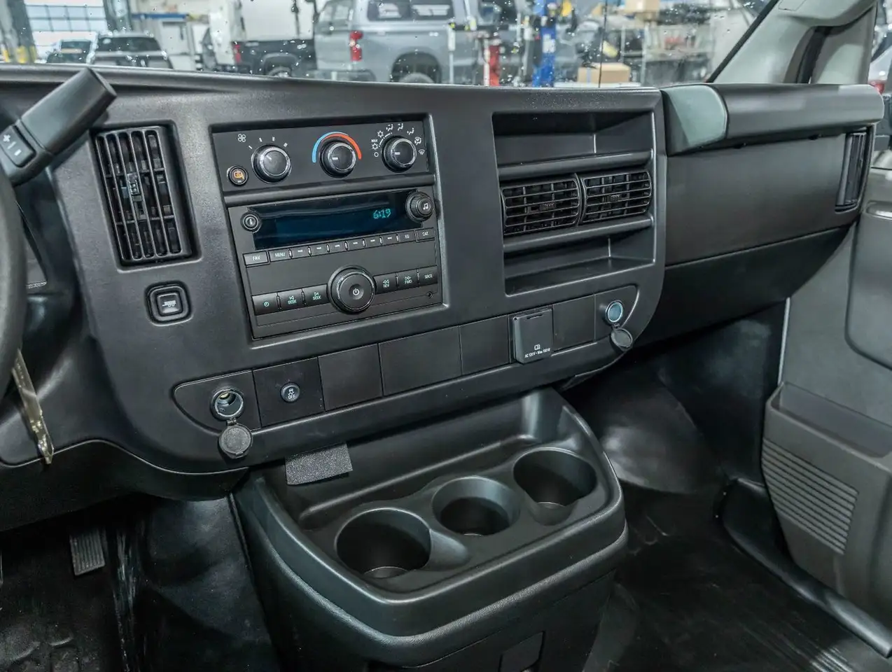 GMC Savana 2500 photo GMC Savana 2500