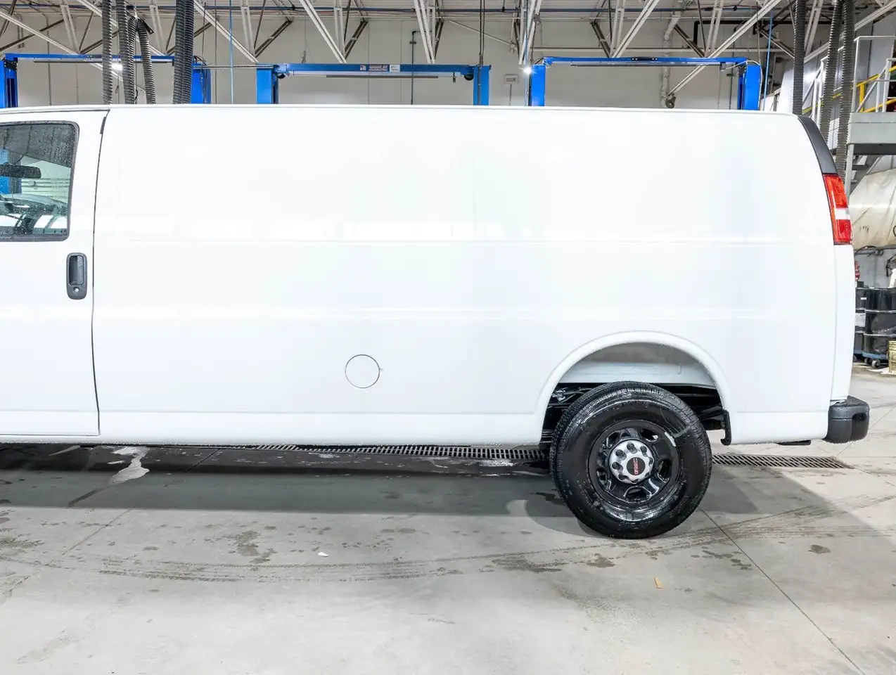 GMC Savana 2500 photo GMC Savana 2500