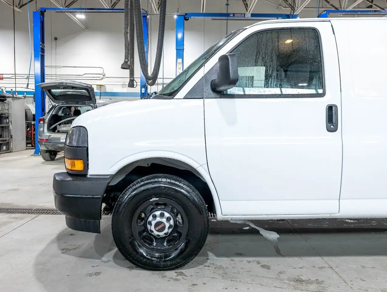 GMC Savana 2500 photo GMC Savana 2500