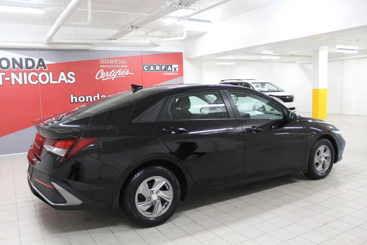 Hyundai ELANTRA снимка Hyundai ELANTRA
