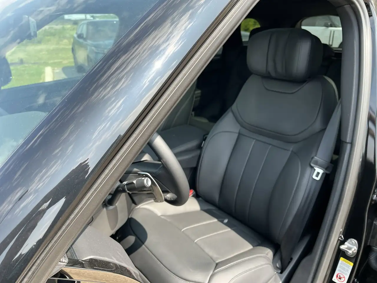 Land Rover Range Rover Sport снимка Land Rover Range Rover Sport