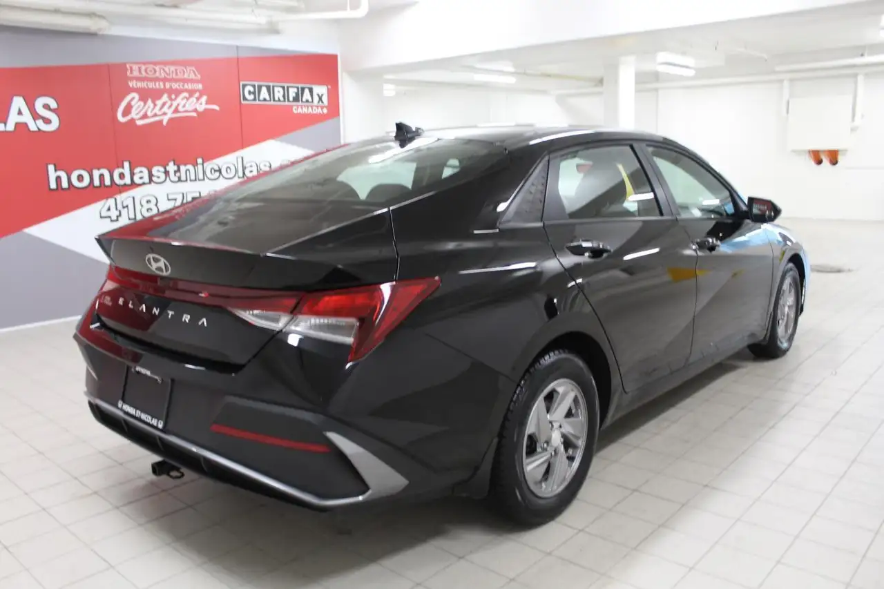Hyundai ELANTRA снимка Hyundai ELANTRA