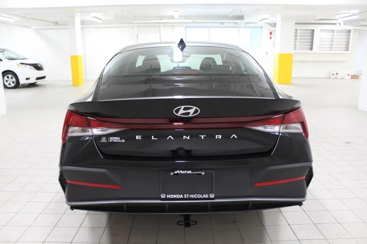 Hyundai ELANTRA снимка Hyundai ELANTRA