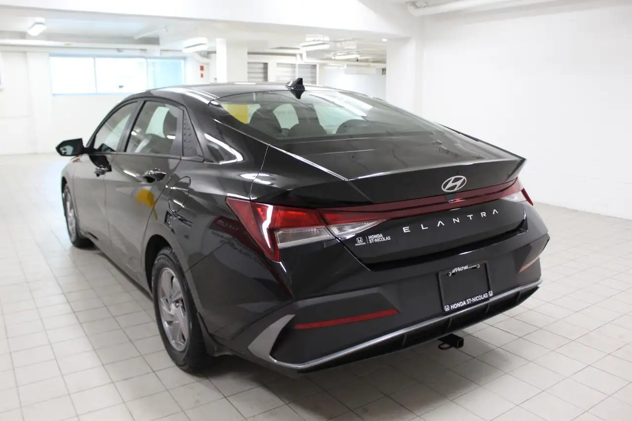 Hyundai ELANTRA снимка Hyundai ELANTRA