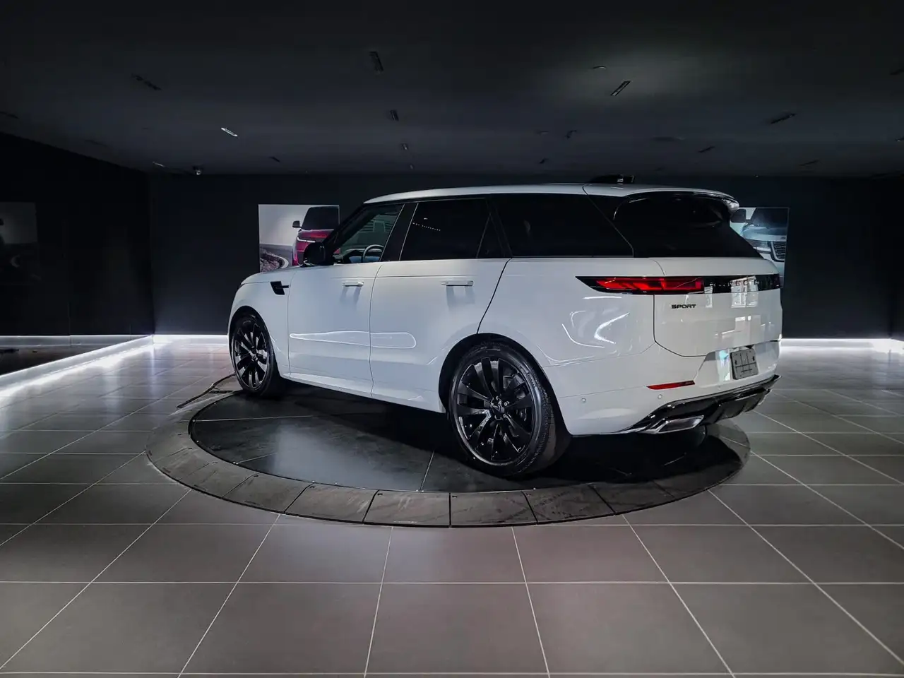 Land Rover Range Rover Sport снимка Land Rover Range Rover Sport