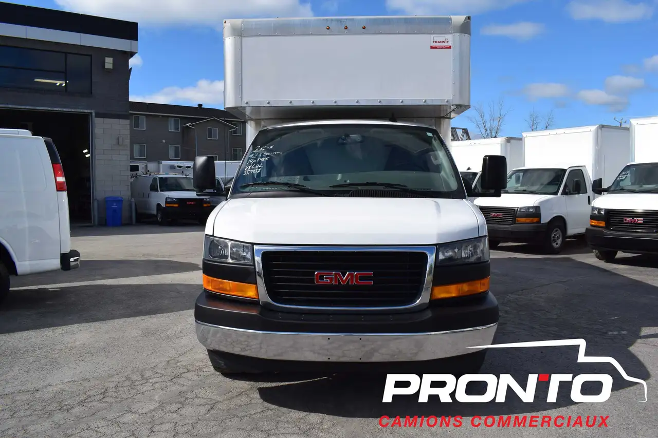 GMC Savana photo GMC Savana
