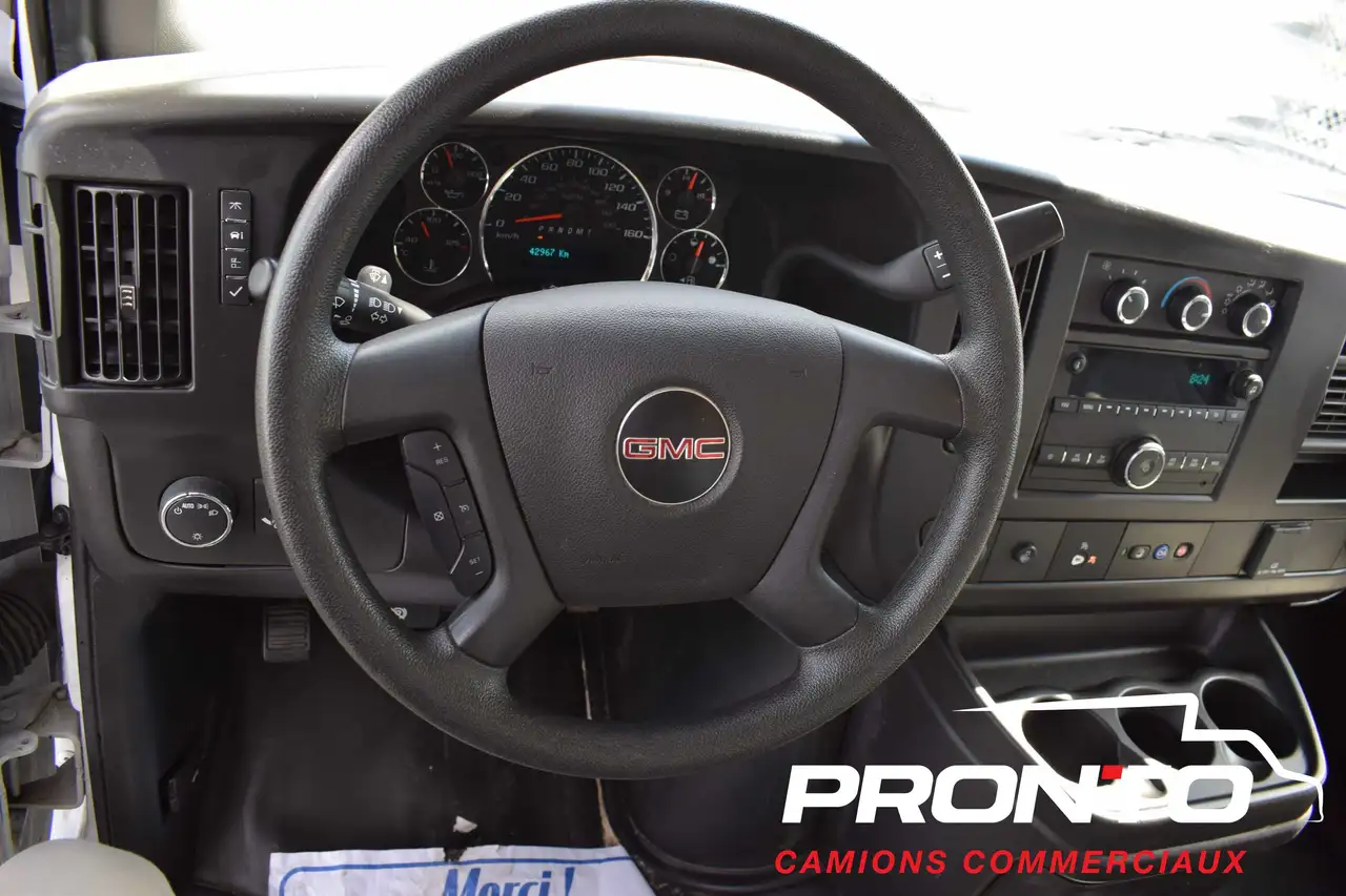 GMC Savana photo GMC Savana