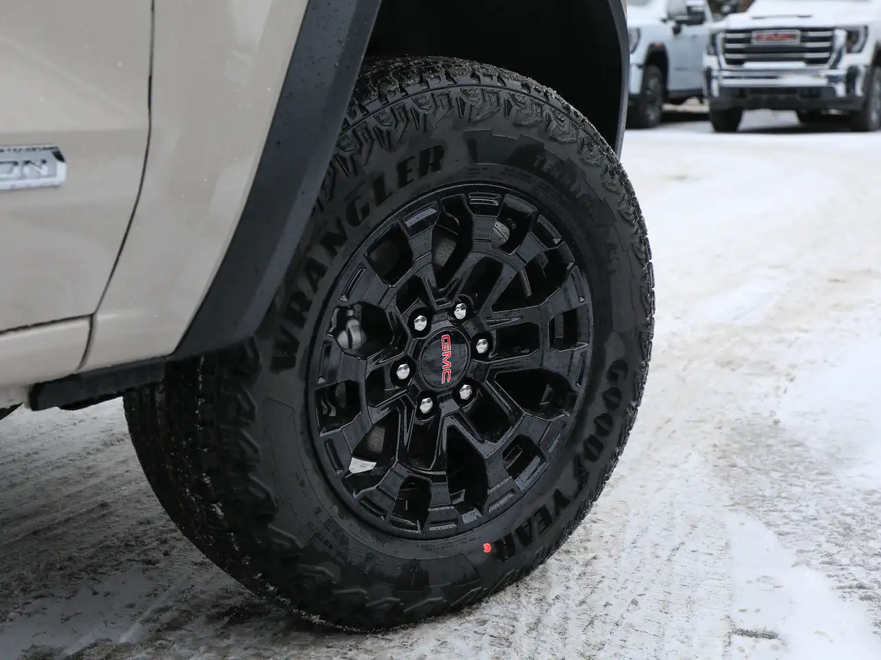 GMC Canyon photo GMC Canyon