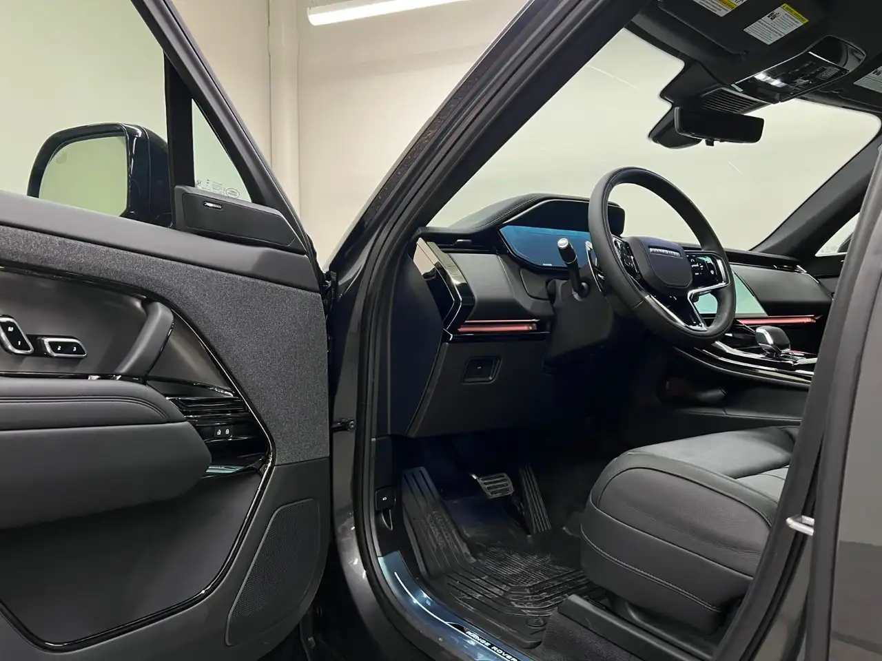 Land Rover Range Rover Sport photo Land Rover Range Rover Sport