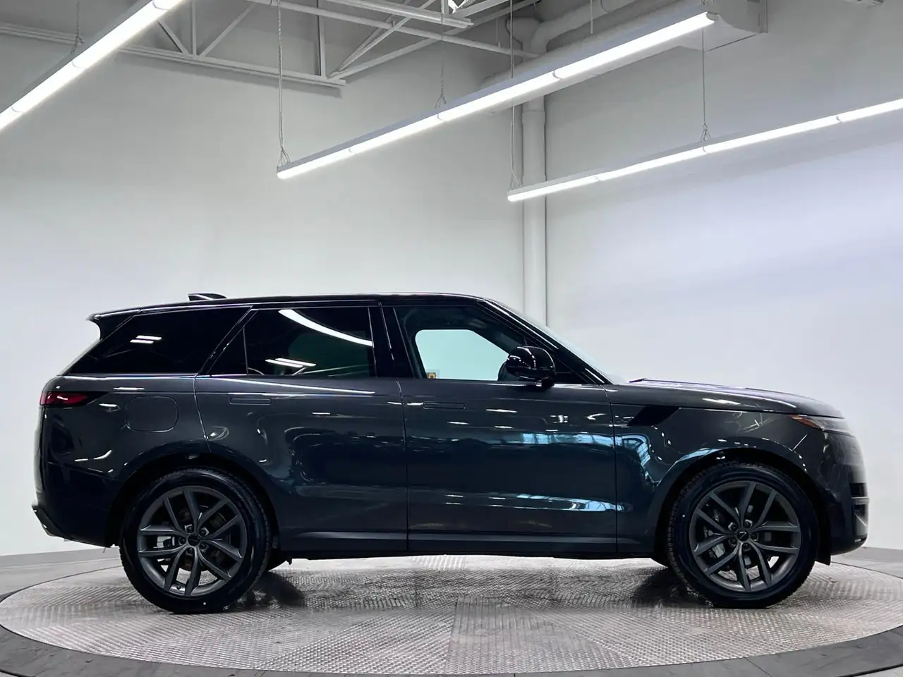 Land Rover Range Rover Sport photo Land Rover Range Rover Sport