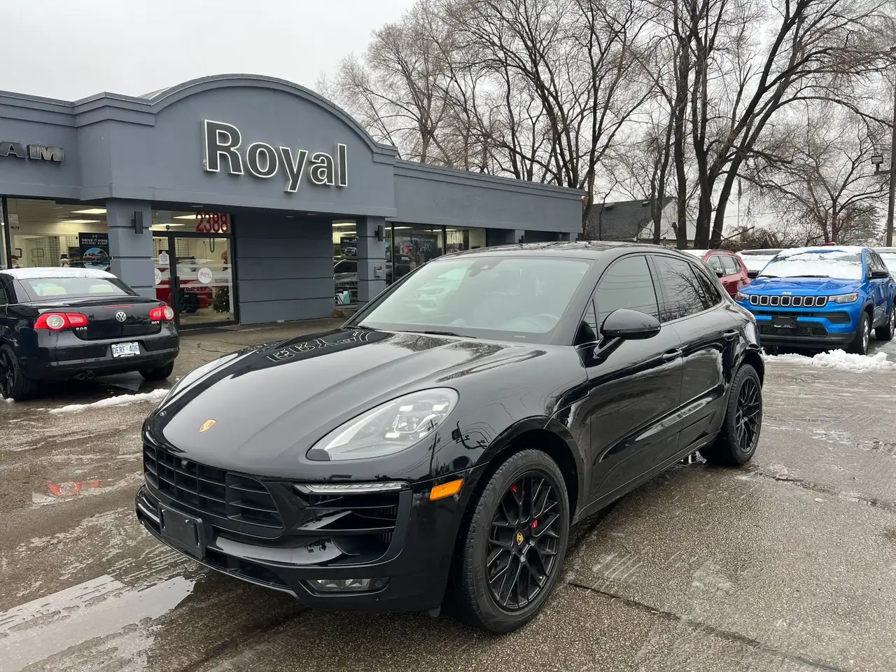 Porsche Macan photo Porsche Macan