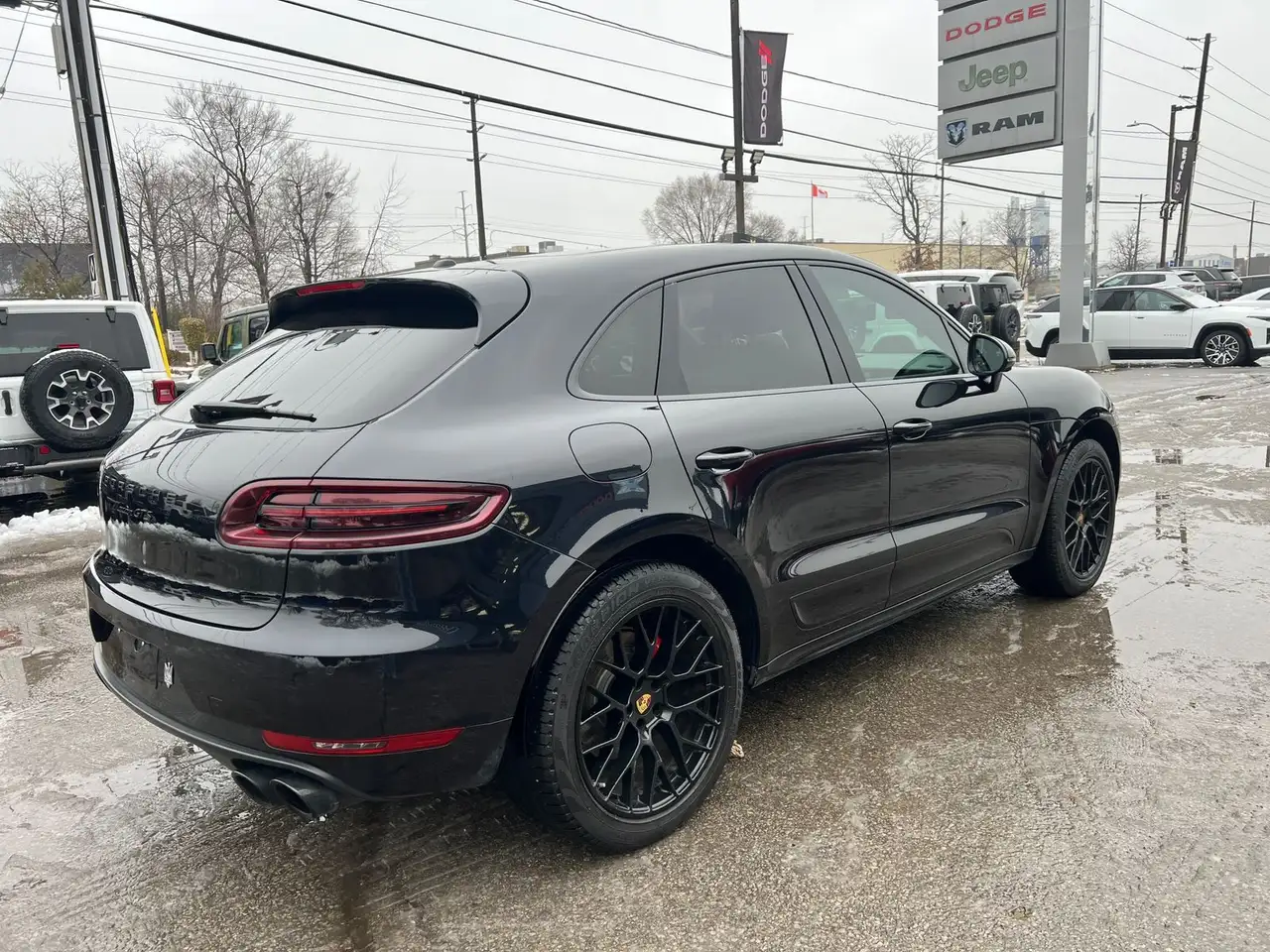 Porsche Macan photo Porsche Macan
