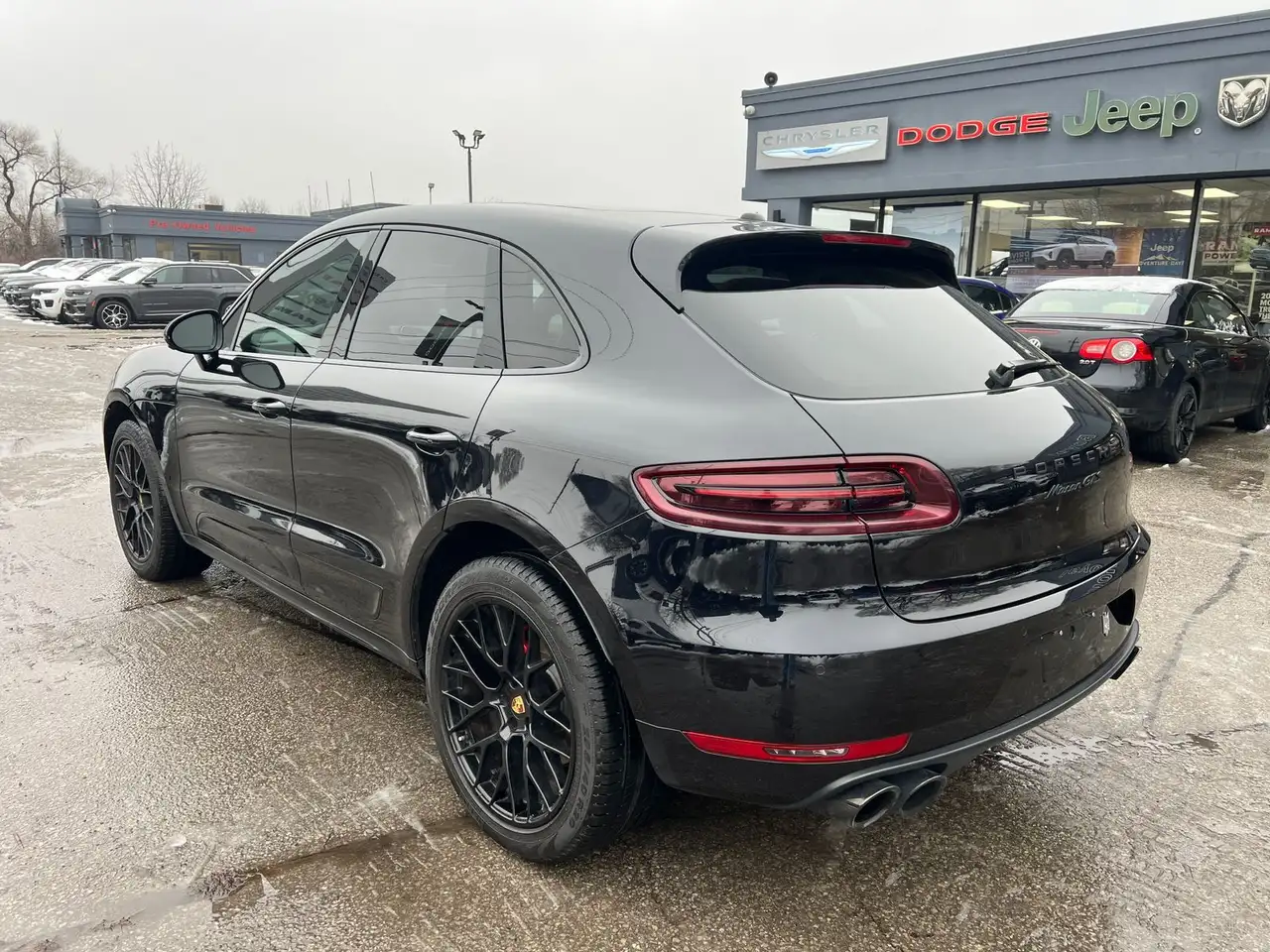 Porsche Macan photo Porsche Macan