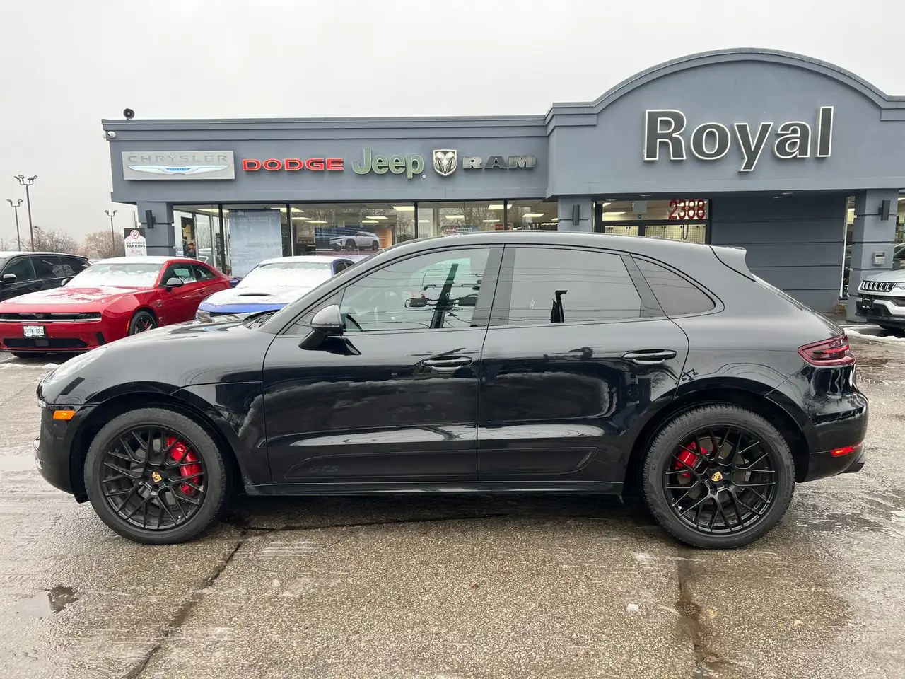 Porsche Macan photo Porsche Macan