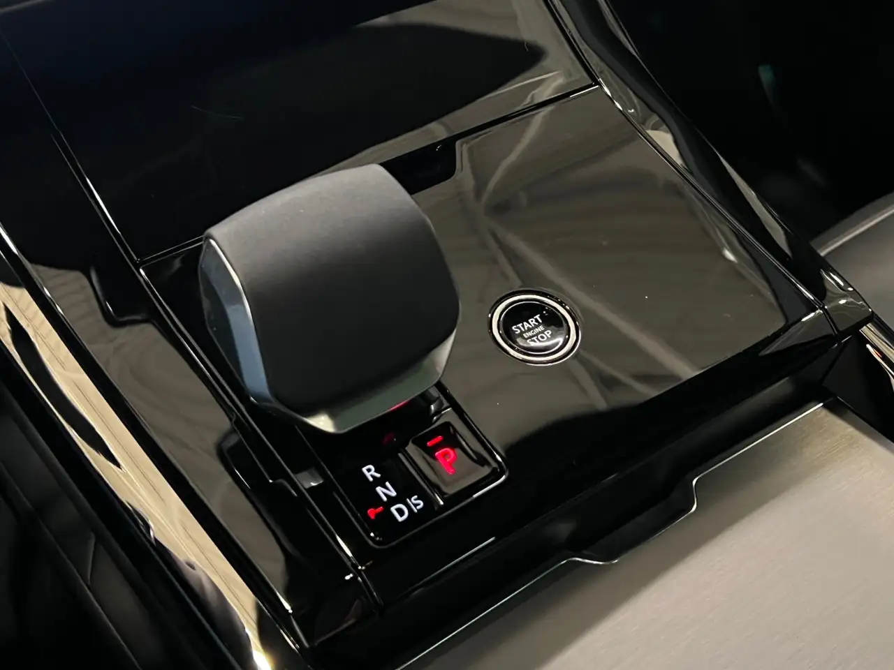 Land Rover Range Rover Sport photo Land Rover Range Rover Sport
