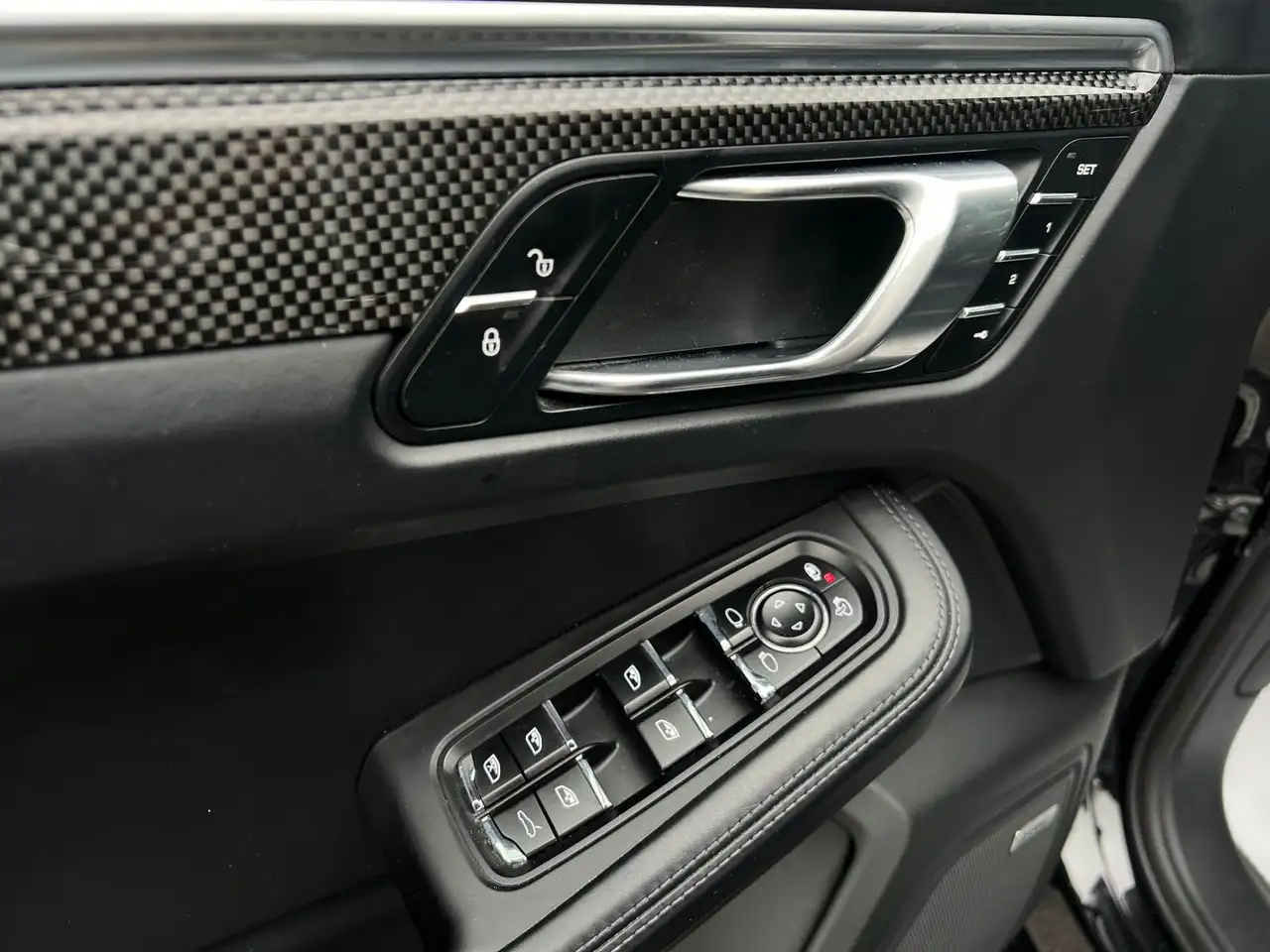 Porsche Macan photo Porsche Macan