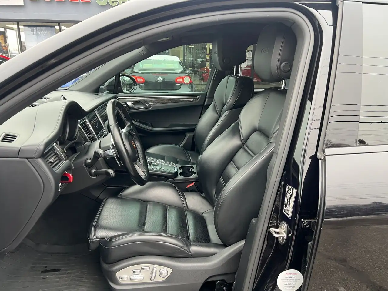 Porsche Macan photo Porsche Macan