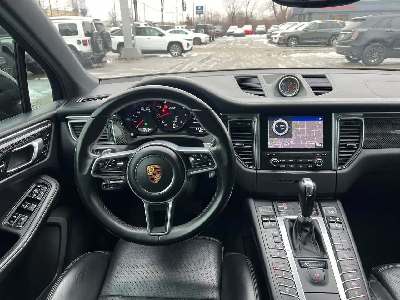Porsche Macan photo Porsche Macan