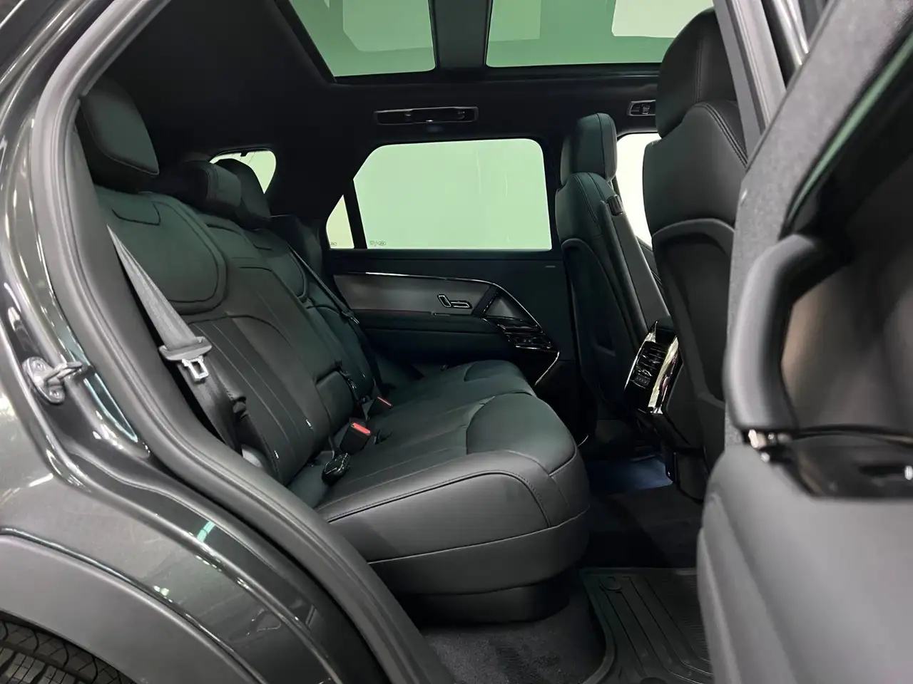 Land Rover Range Rover Sport photo Land Rover Range Rover Sport