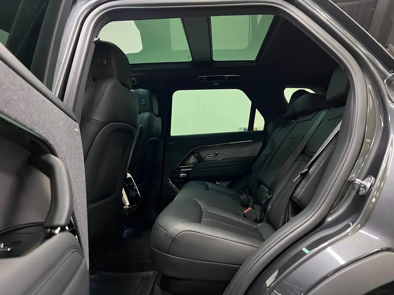 Land Rover Range Rover Sport photo Land Rover Range Rover Sport