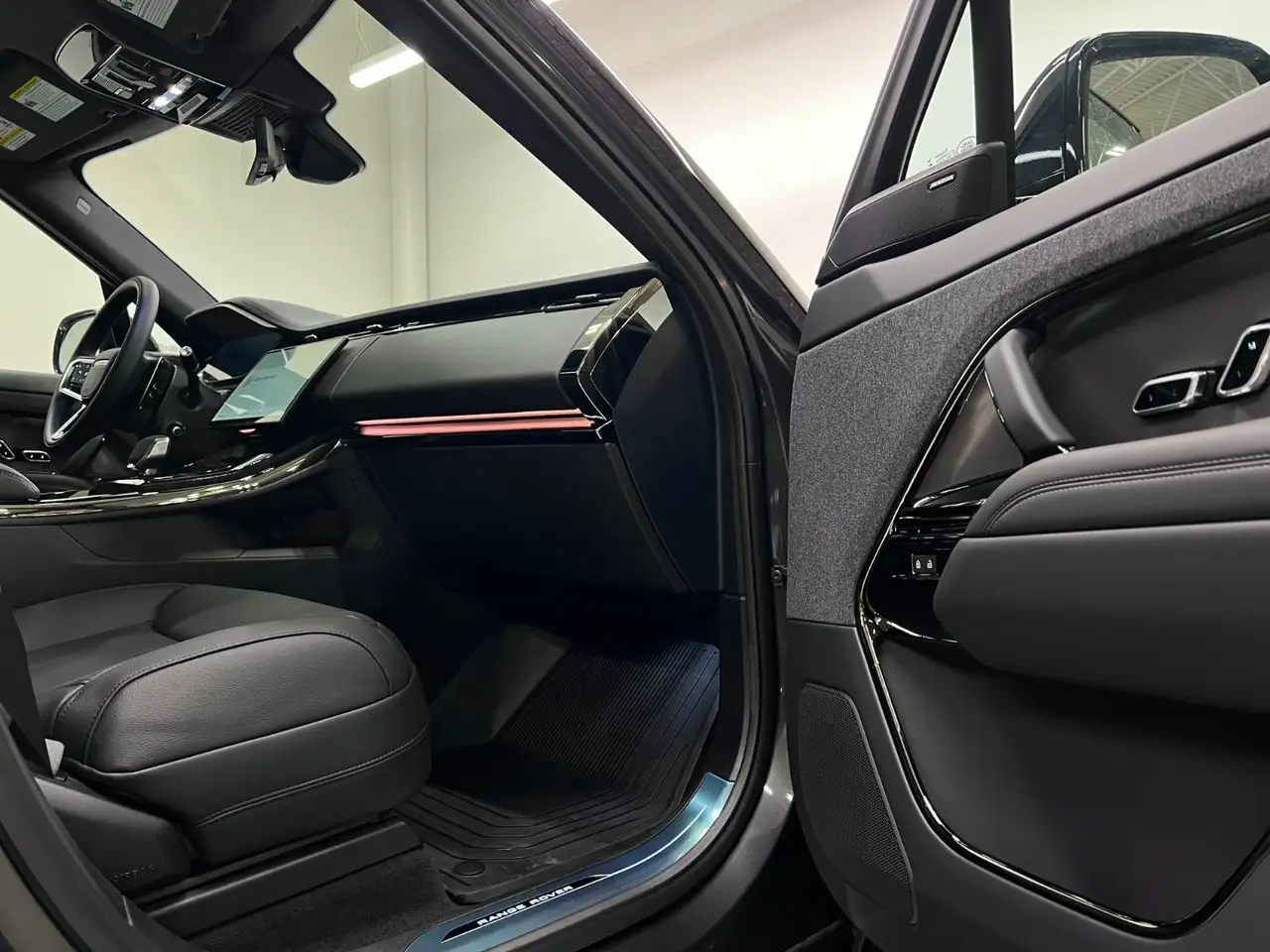 Land Rover Range Rover Sport photo Land Rover Range Rover Sport