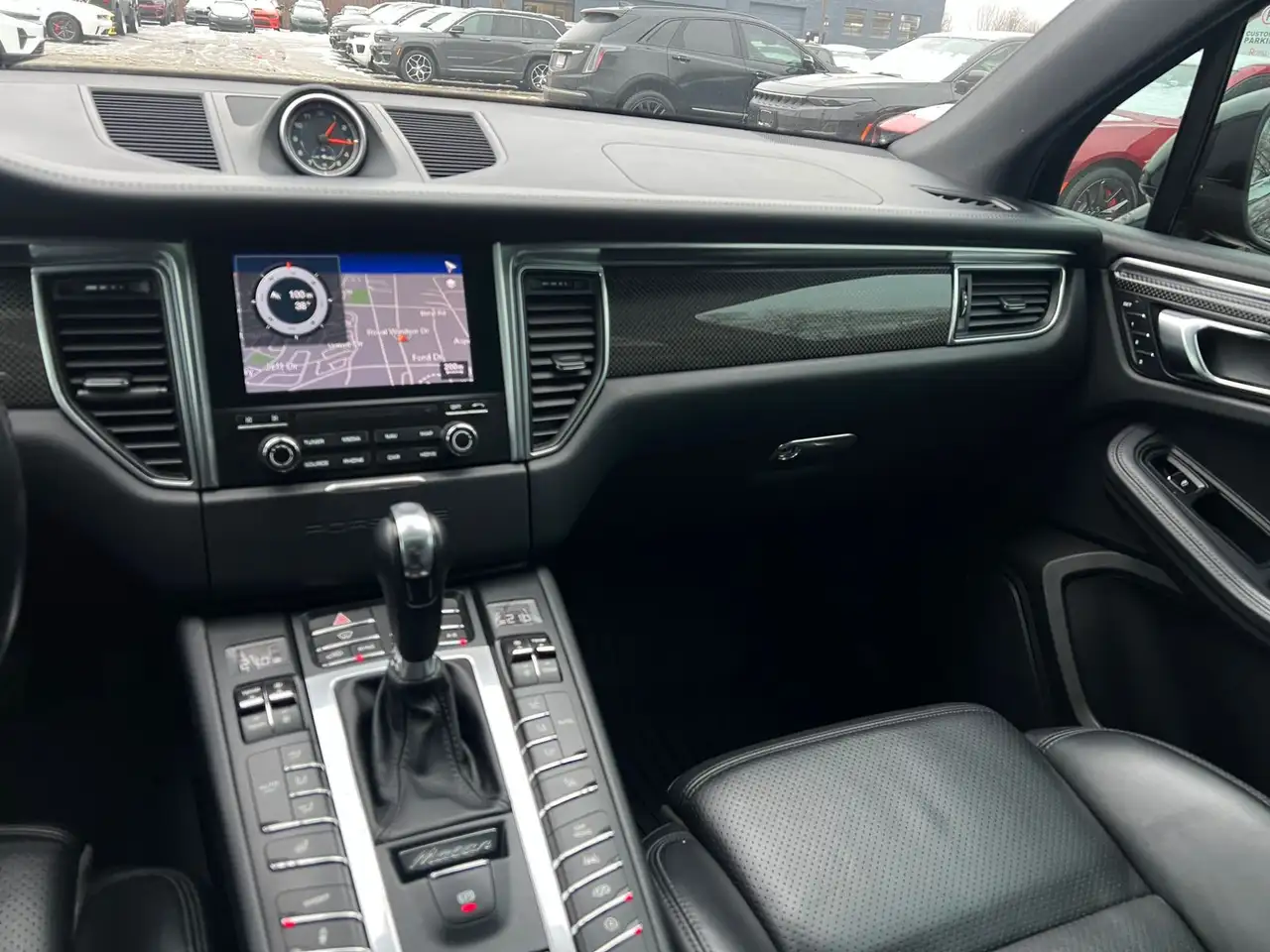 Porsche Macan photo Porsche Macan