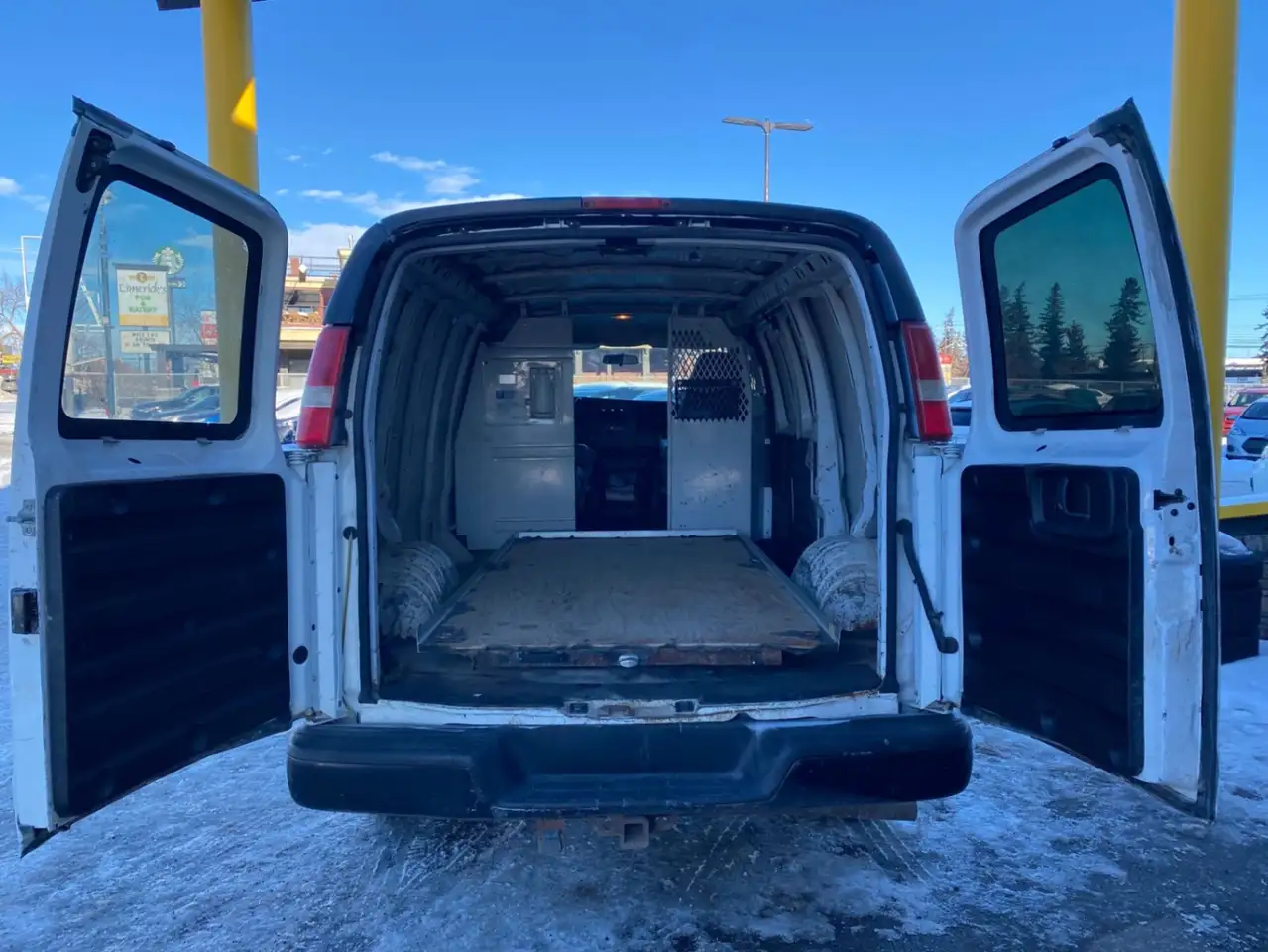 GMC Savana снимка GMC Savana