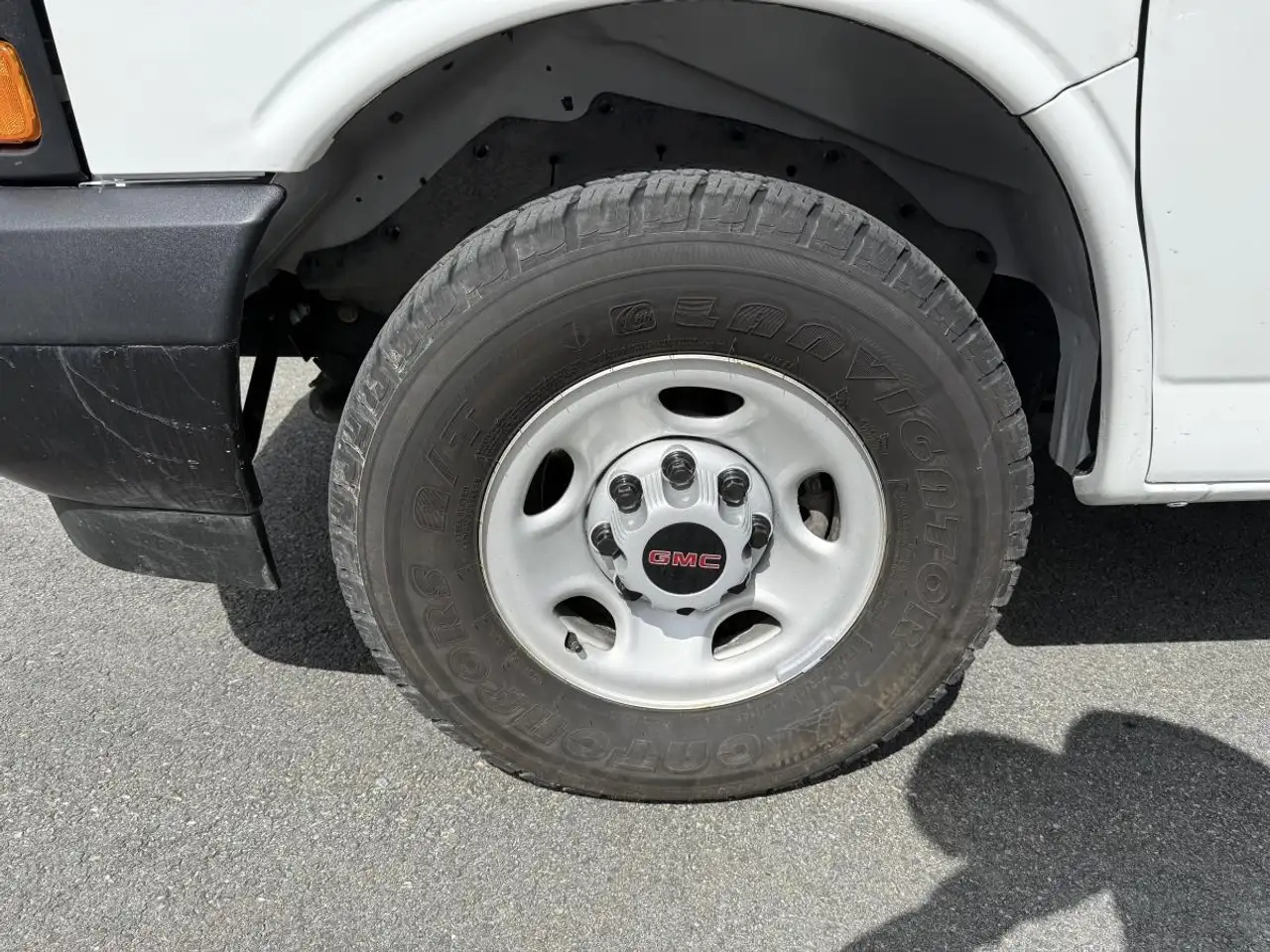 GMC Savana photo GMC Savana