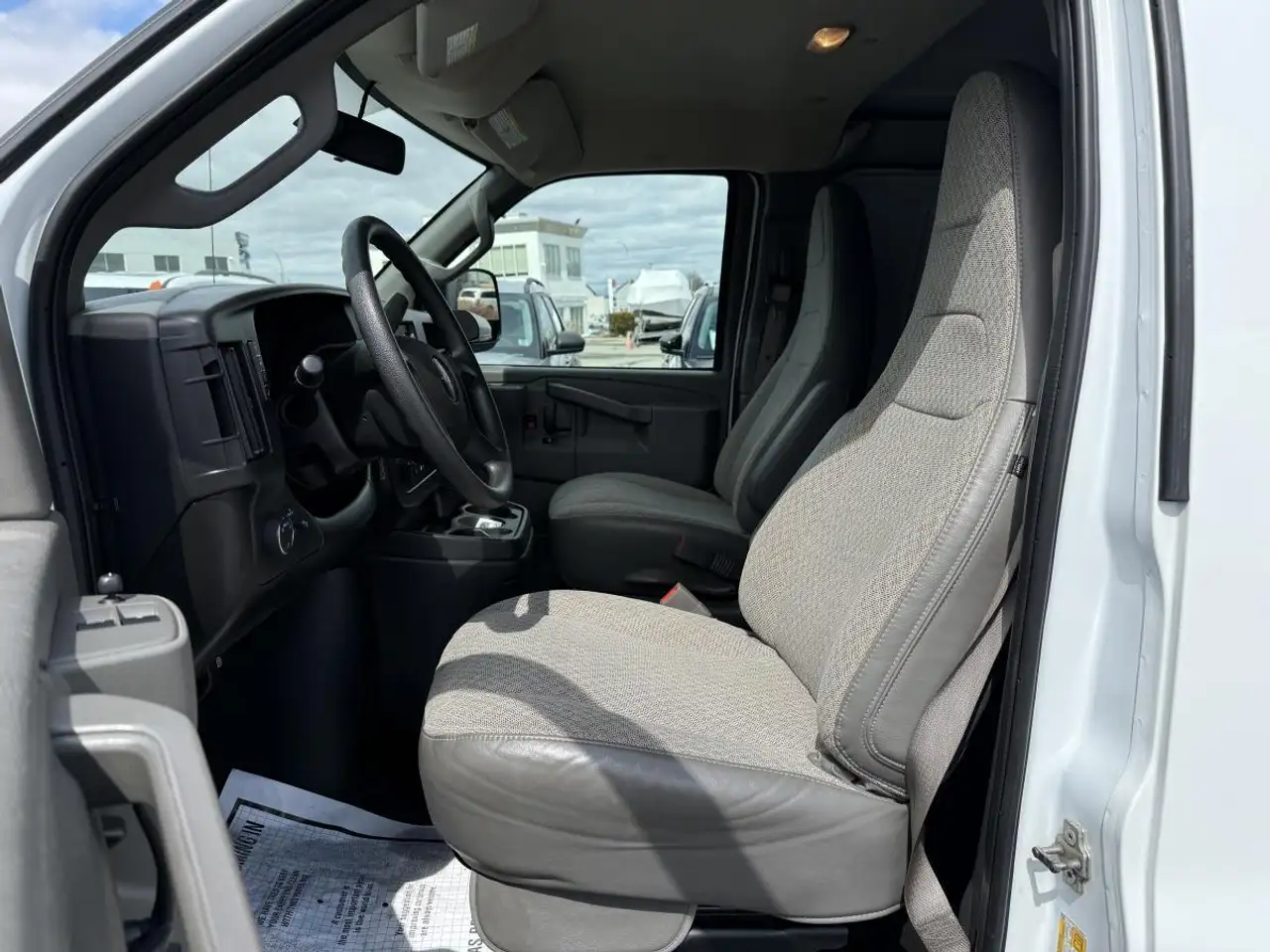 GMC Savana photo GMC Savana