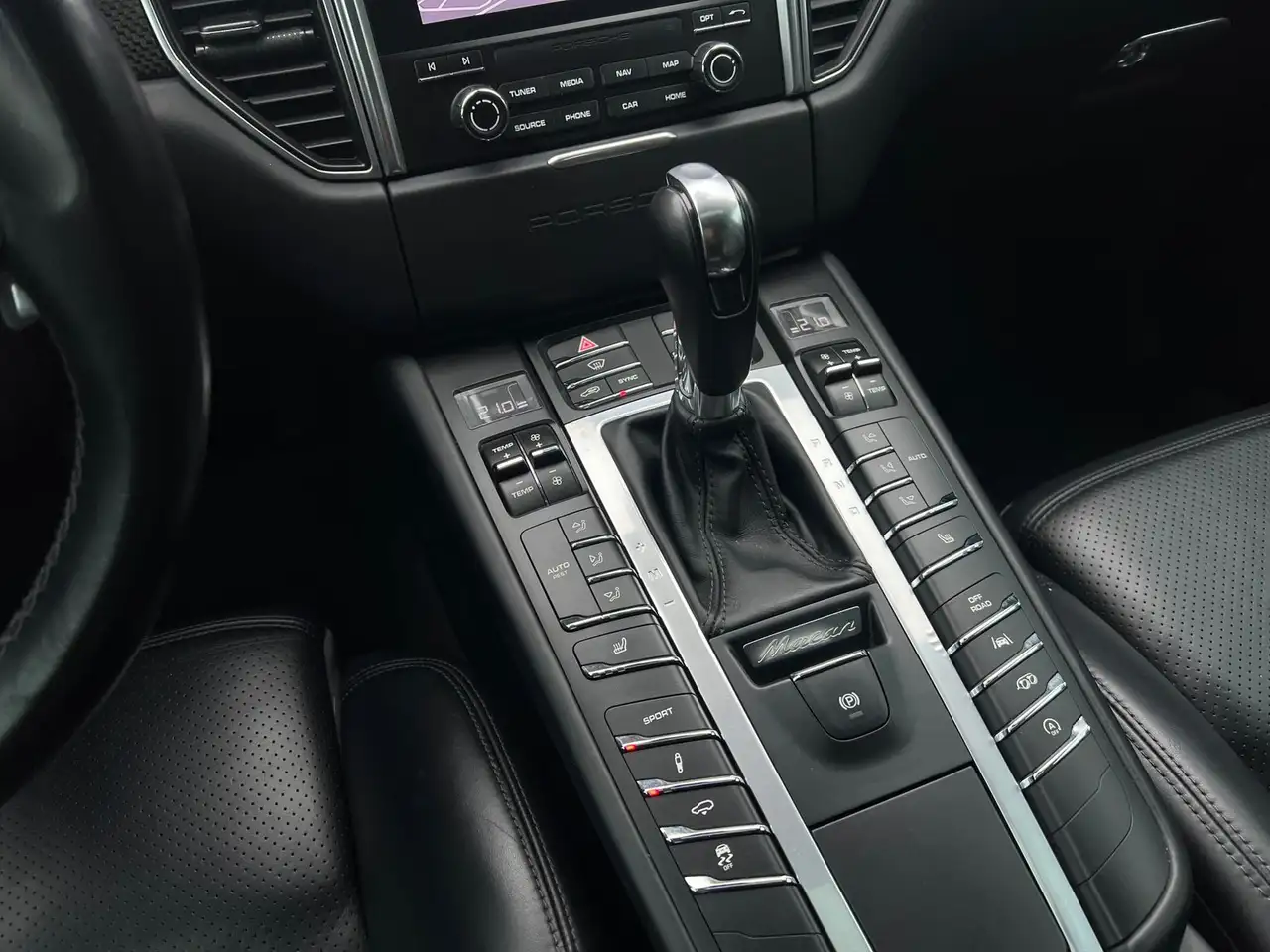 Porsche Macan photo Porsche Macan