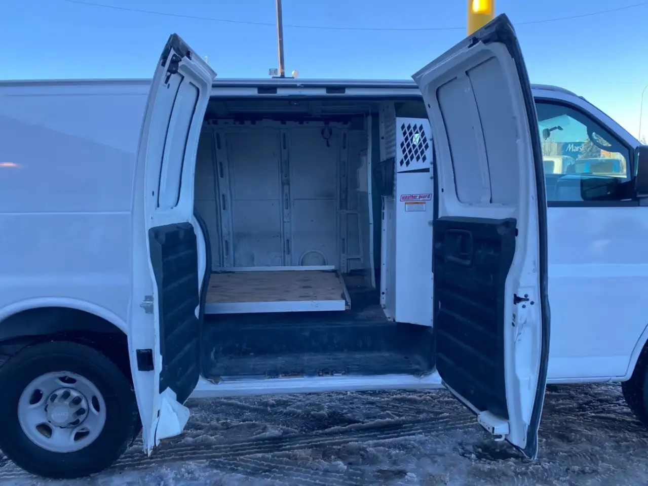 GMC Savana снимка GMC Savana