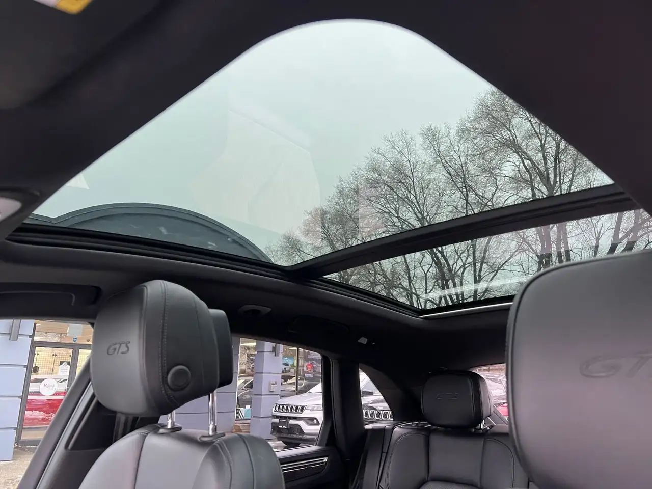 Porsche Macan photo Porsche Macan