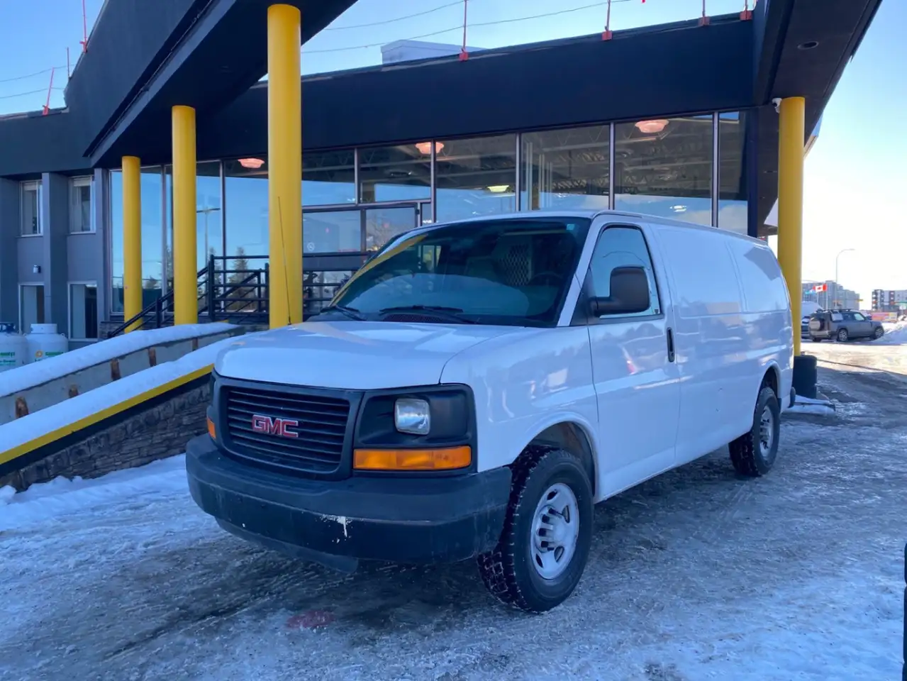 GMC Savana снимка GMC Savana