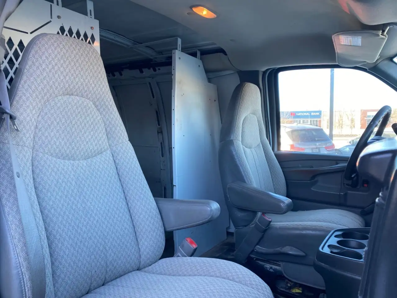 GMC Savana снимка GMC Savana