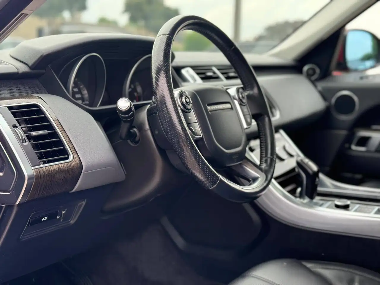 Land Rover Range Rover Sport photo Land Rover Range Rover Sport